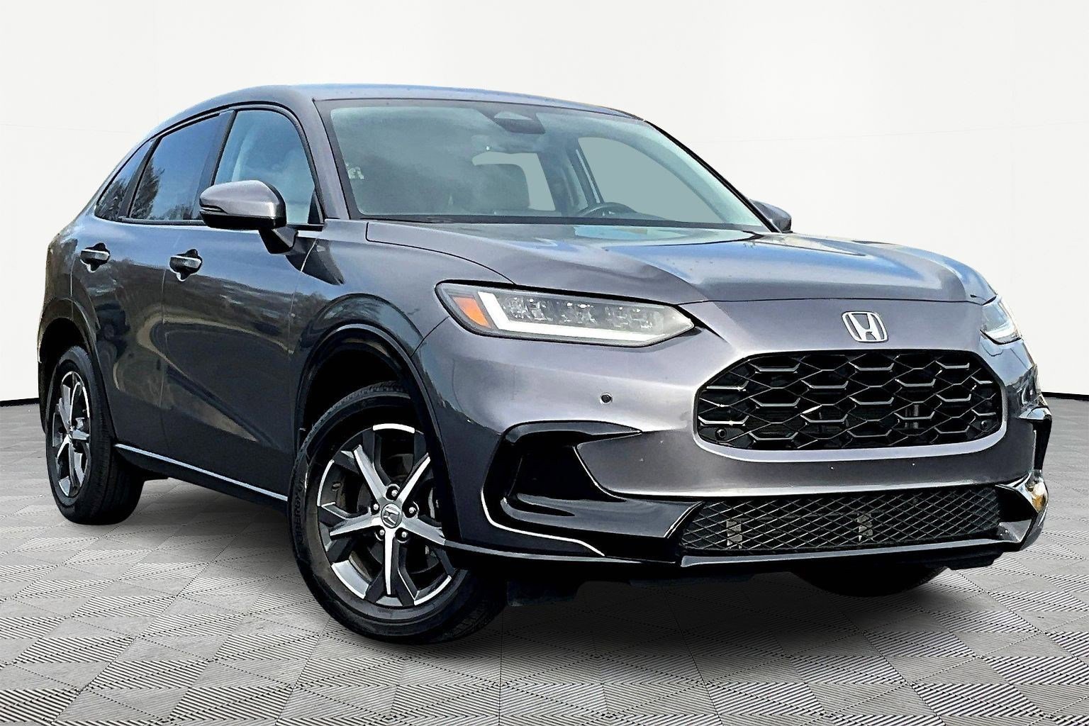 Used 2023 Honda HR-V EX-L image 3