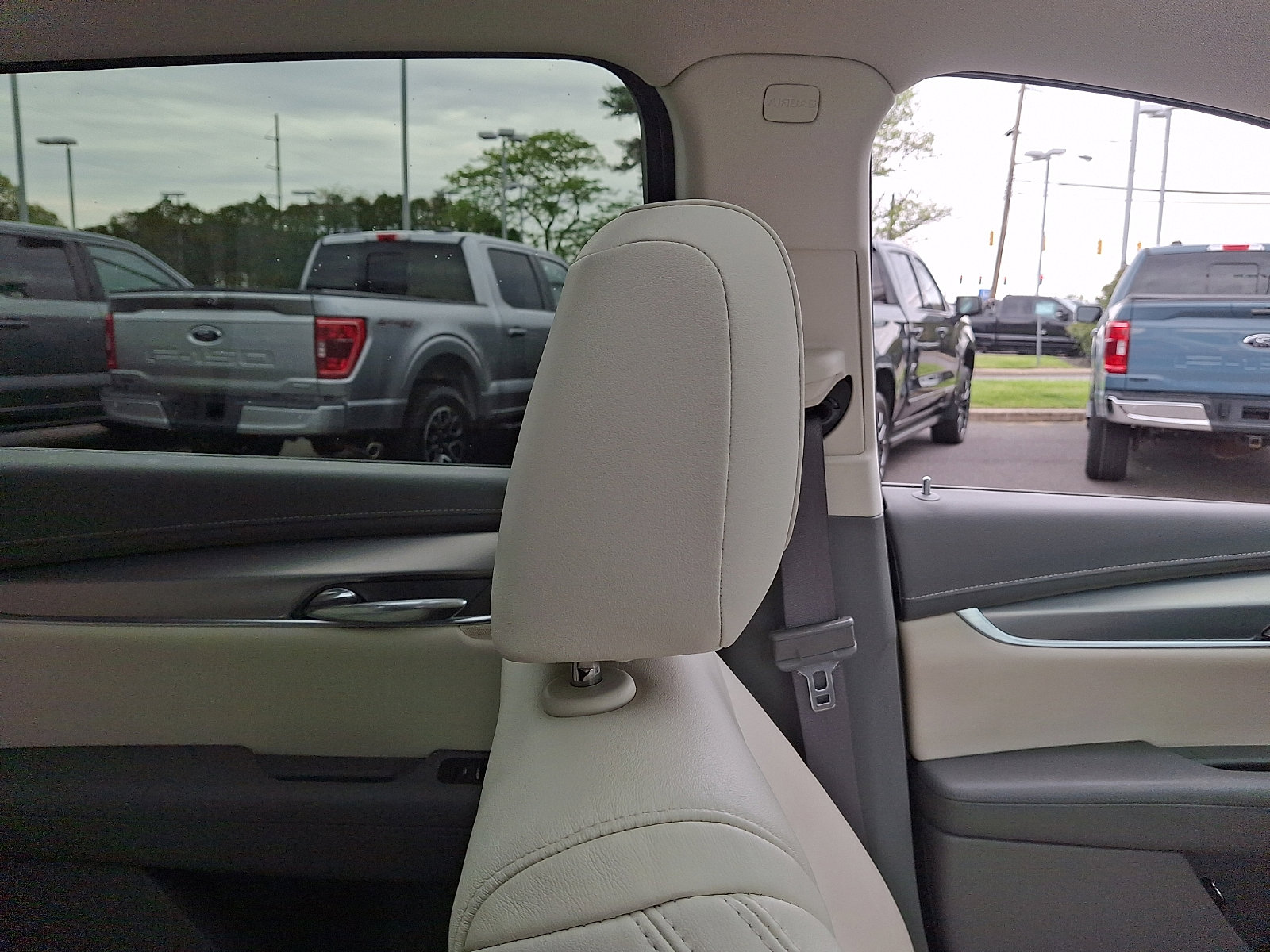 Used 2017 Cadillac XT5 Premium Luxury FWD image 12