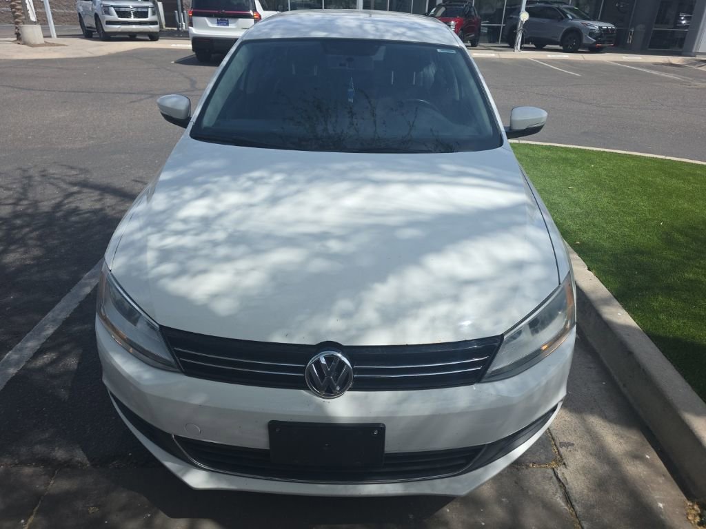 Used 2013 Volkswagen Jetta SE FWD image 2