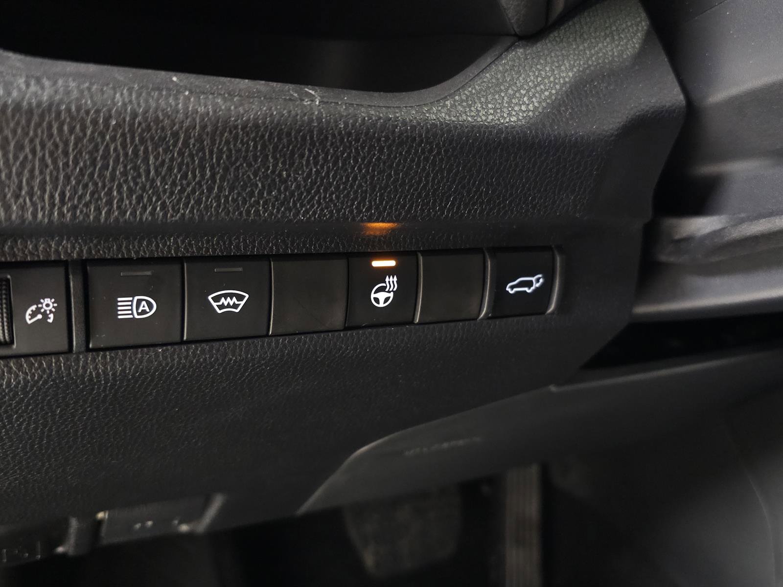 Used 2023 Toyota RAV4 XLE Premium image 17