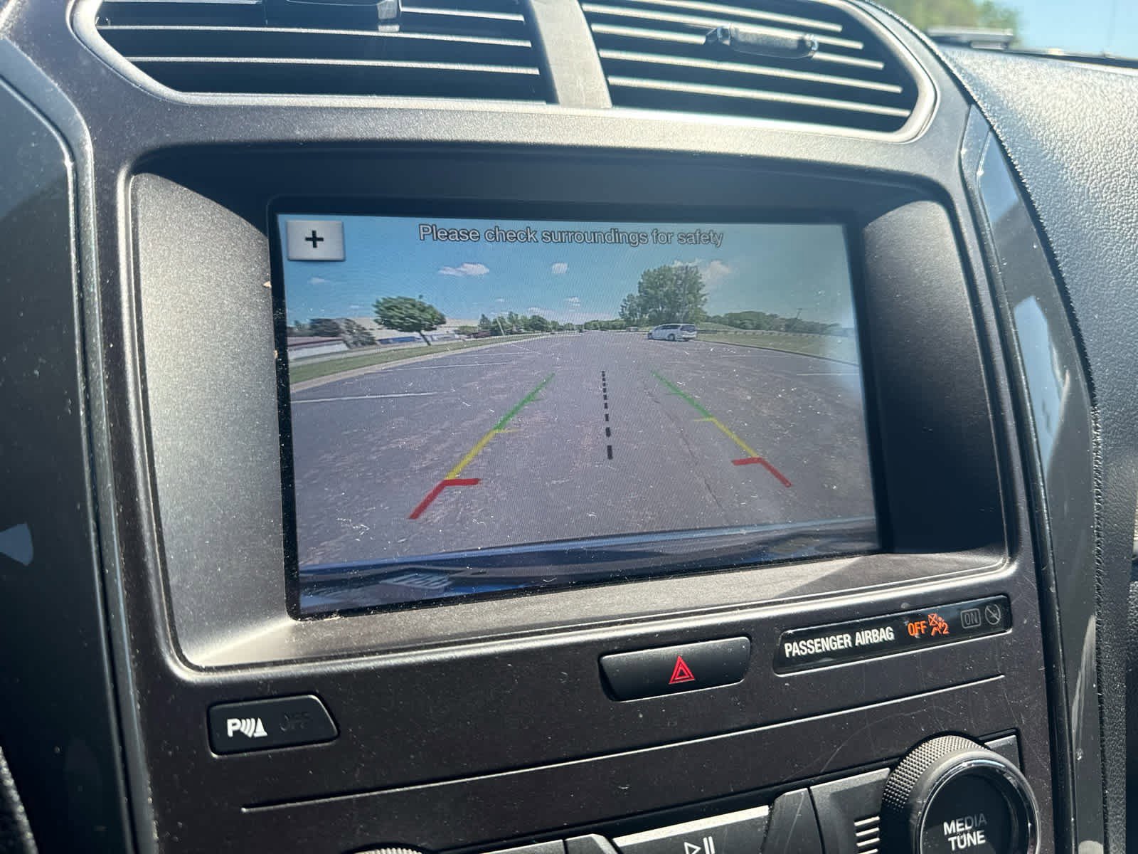 Used 2018 Ford Explorer XLT w/ Equipment Group 202A AWD/4WD image 11