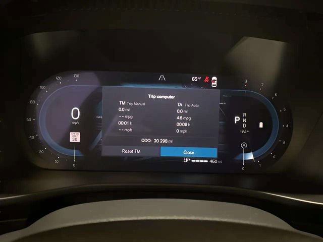 Used 2025 Volvo XC40 B5 Plus image 16