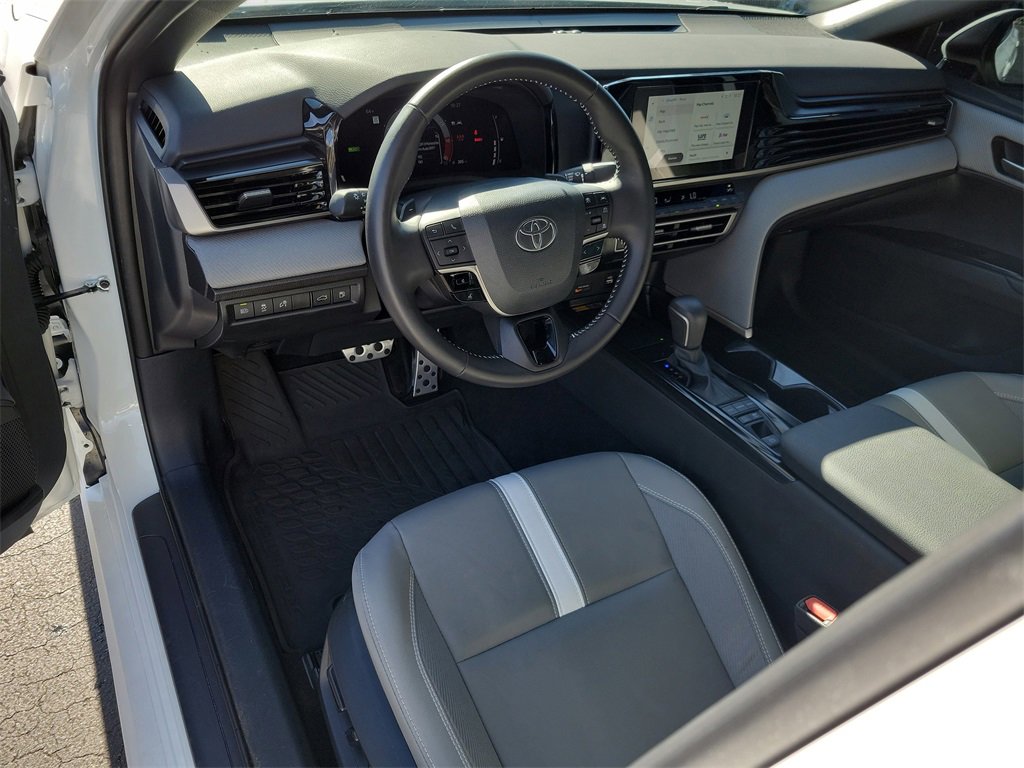 Used 2025 Toyota Camry SE image 21