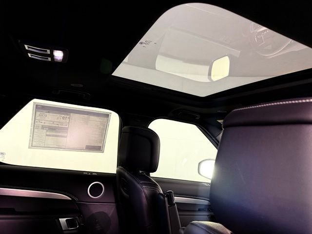 Certified 2025 Land Rover Discovery Dynamic SE image 39