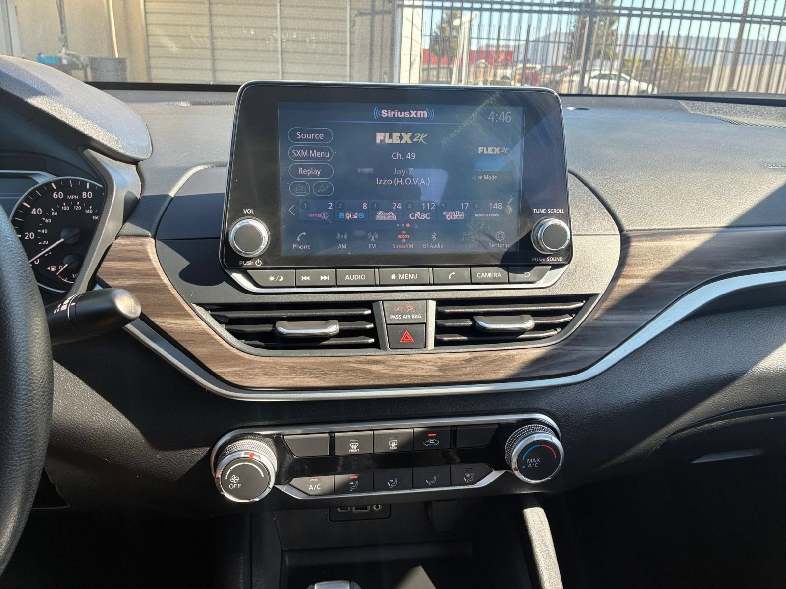 Used 2025 Nissan Altima 2.5 SV FWD image 17