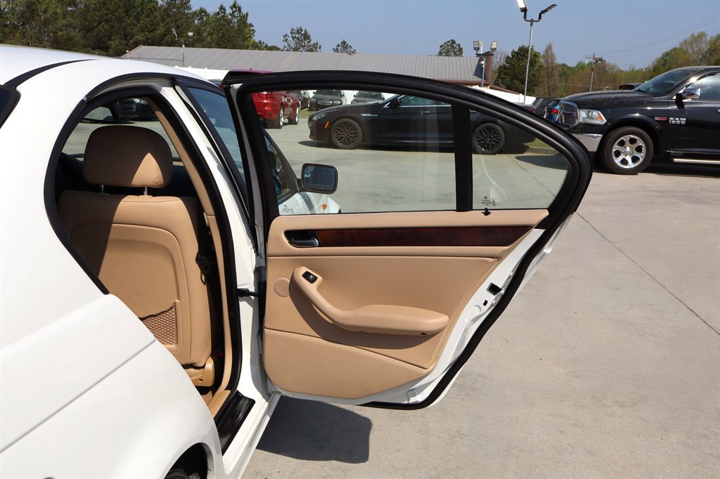 Used 2004 BMW 325i Sedan image 29