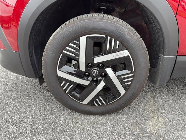 Used 2026 Nissan Kicks SV w/ Illumination Package FWD image 11