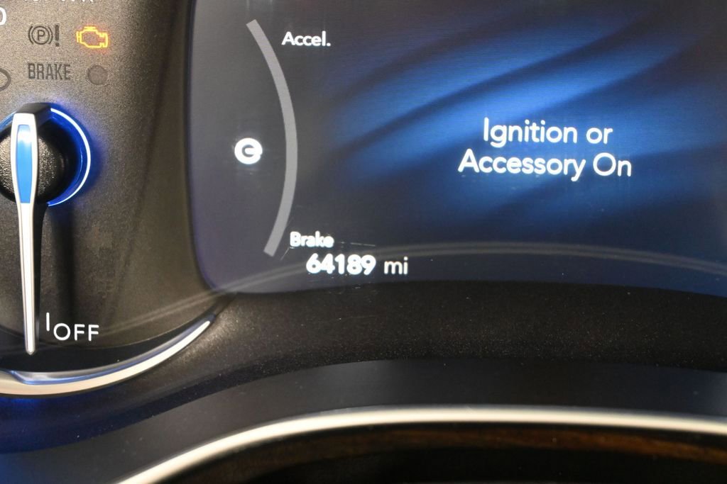 Used 2023 Chrysler Pacifica Limited FWD image 38