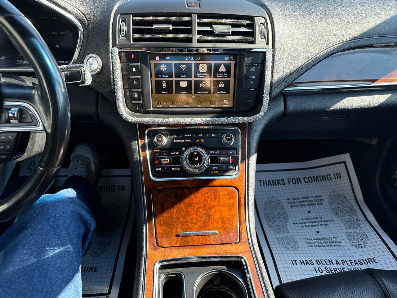 Used 2017 Lincoln Continental Select image 12