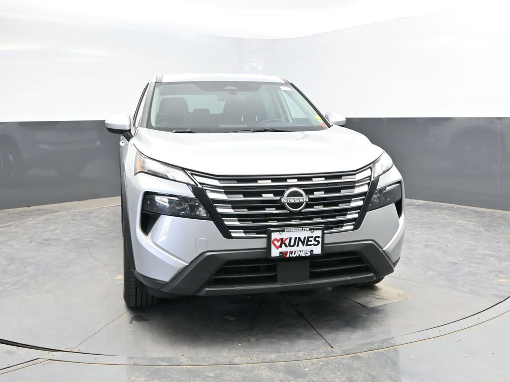 Used 2025 Nissan Rogue SV AWD/4WD image 4