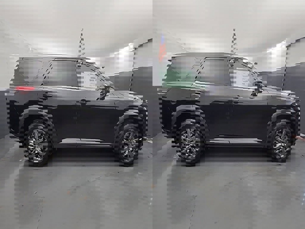 New 2025 Nissan Pathfinder S image 9