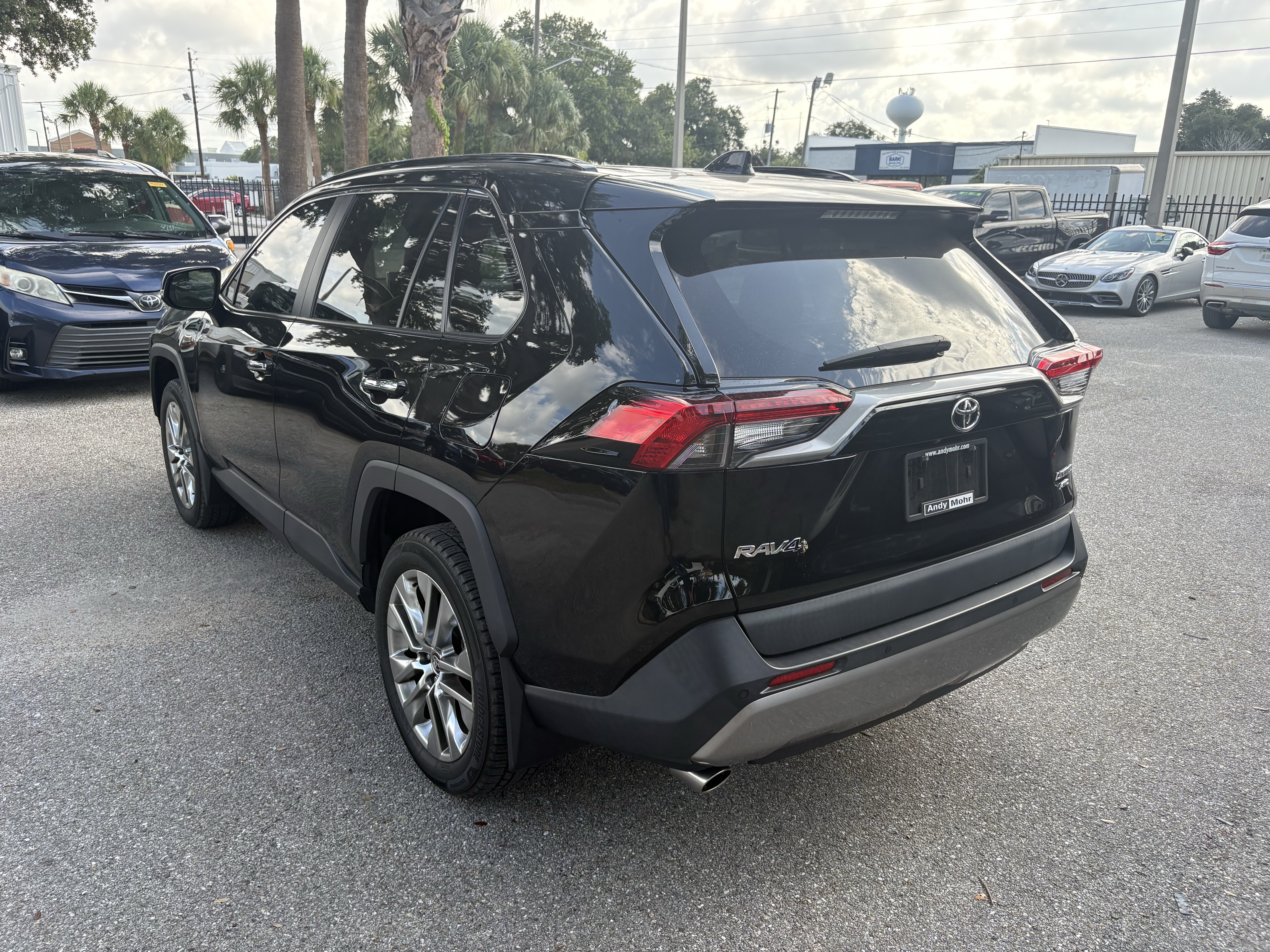 Used 2022 Toyota RAV4 Limited w/ Limited Grade Weather Package AWD/4WD image 5