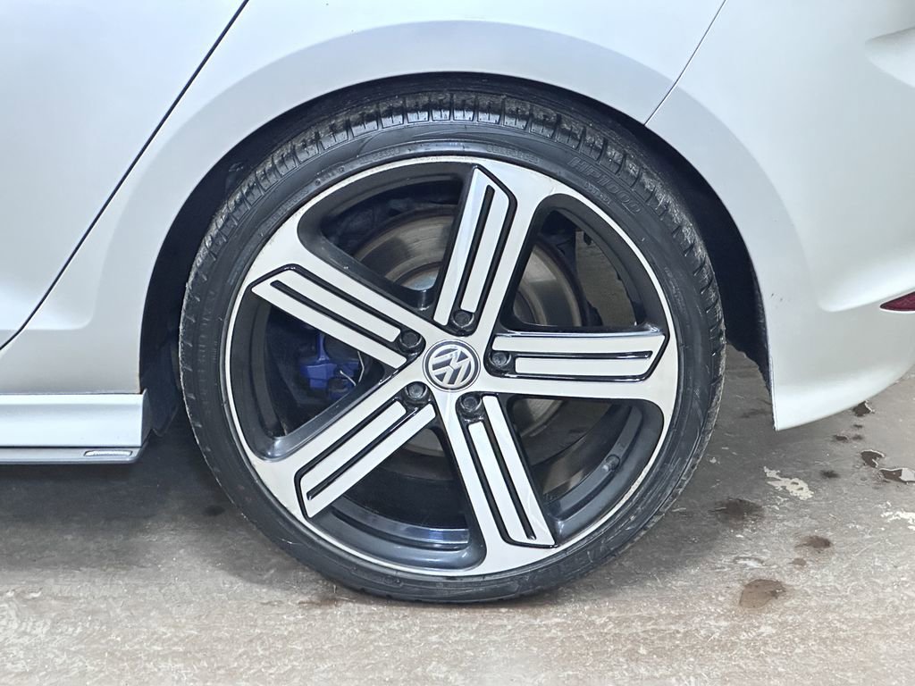 Used 2016 Volkswagen Golf 4-Door image 50