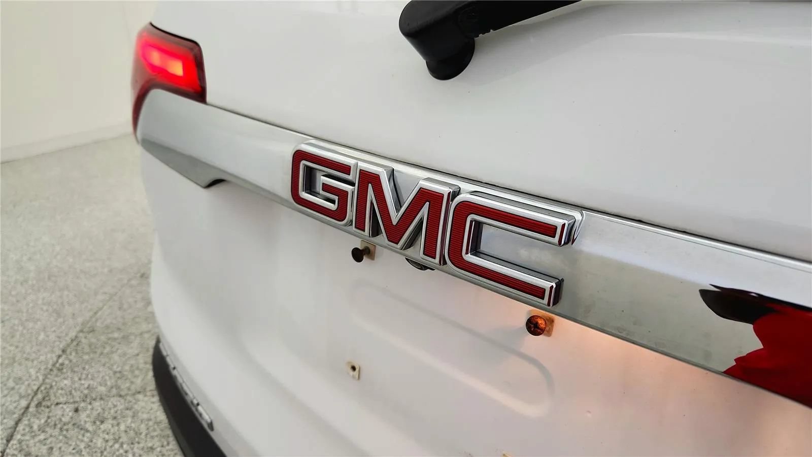 Used 2017 GMC Acadia SLE FWD image 16