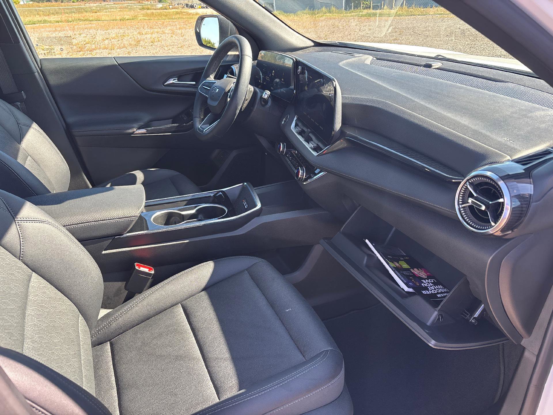 Used 2025 Chevrolet Equinox LT w/ Convenience Package II image 28
