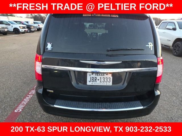 Used 2015 Chrysler Town & Country Touring image 9