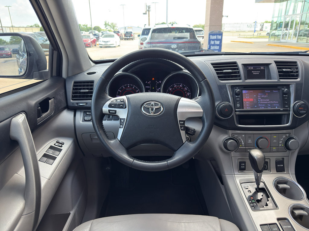 Used 2013 Toyota Highlander SE image 14