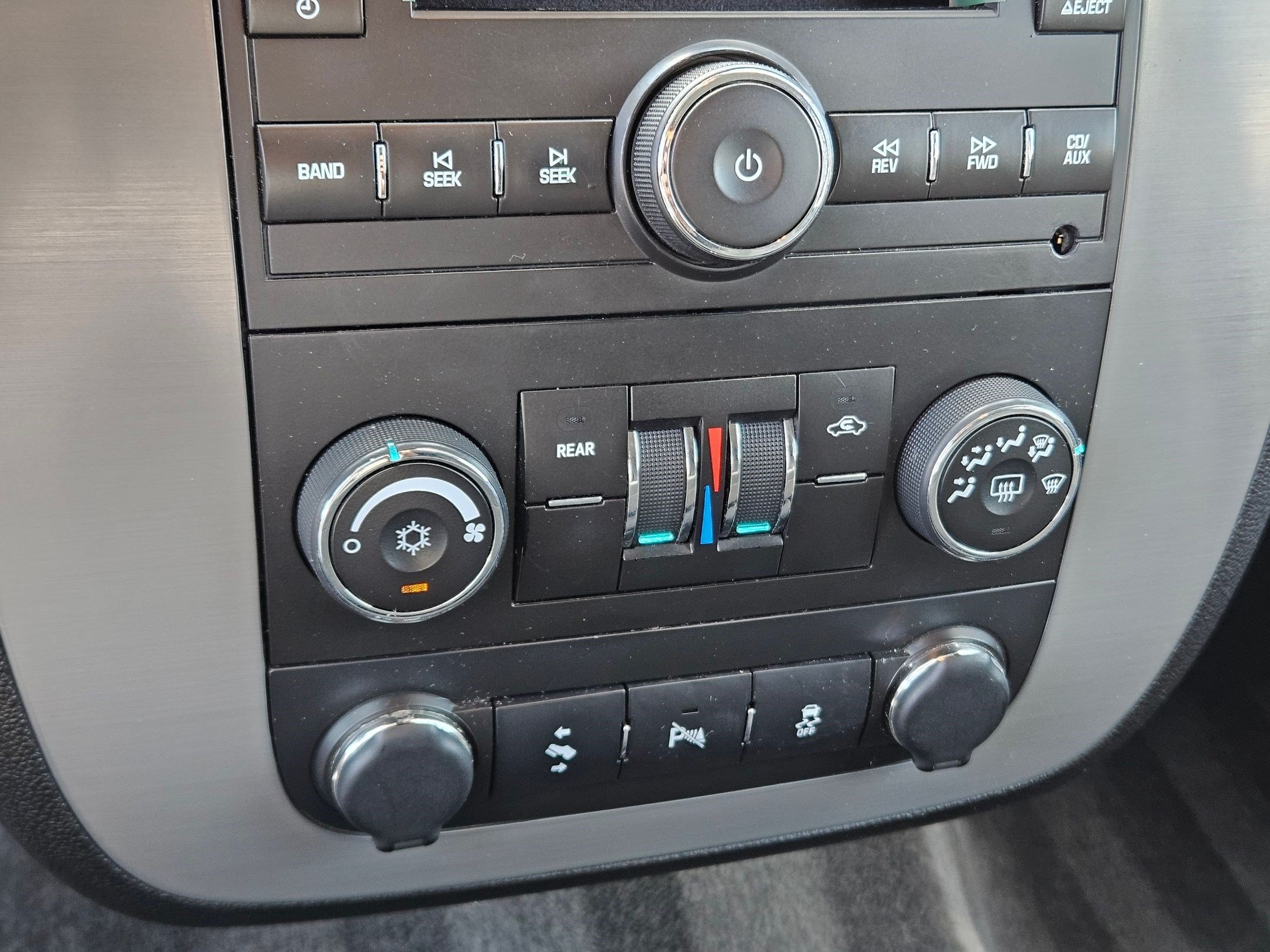 Used 2012 Chevrolet Suburban 4WD image 23
