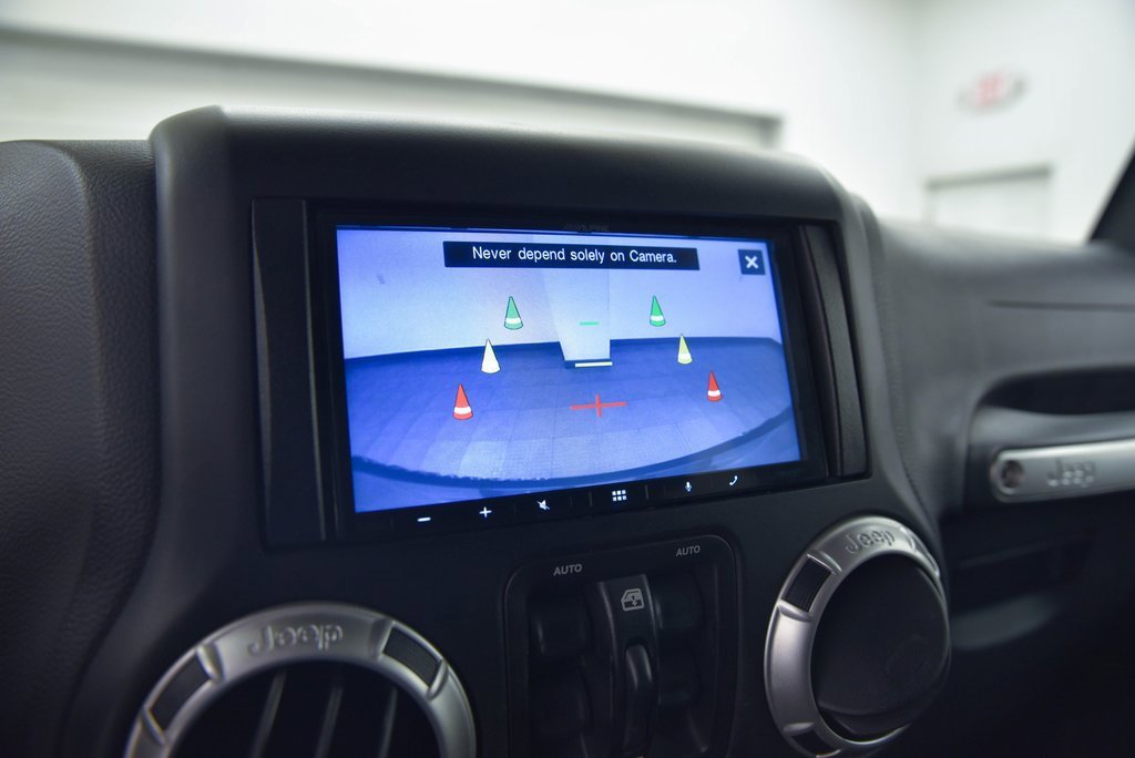 Used 2016 Jeep Wrangler Unlimited Sahara w/ Connectivity Group image 19