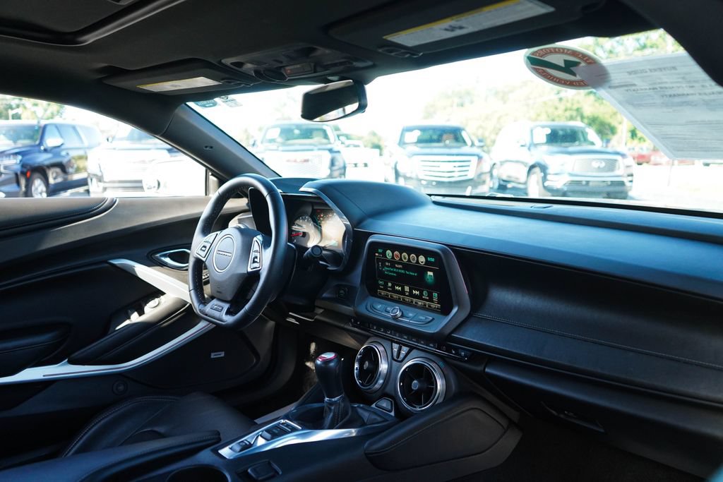 Used 2017 Chevrolet Camaro SS RWD image 9
