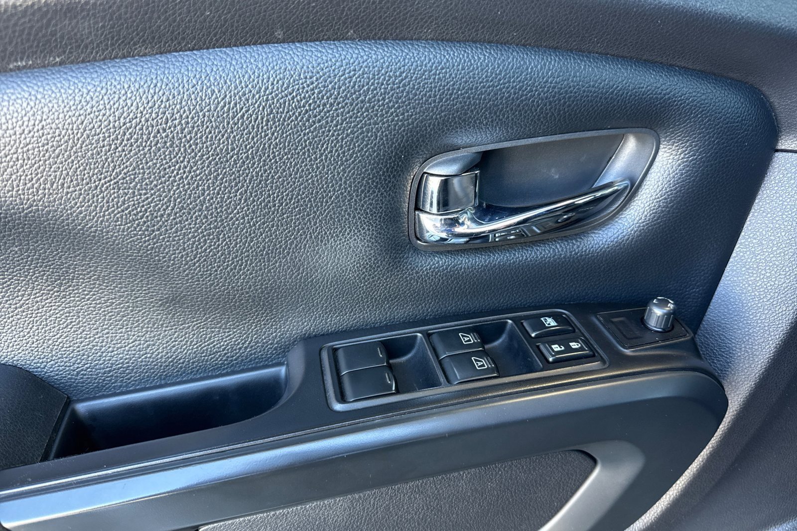 Used 2019 Nissan Titan SV w/ SV Convenience Package image 10