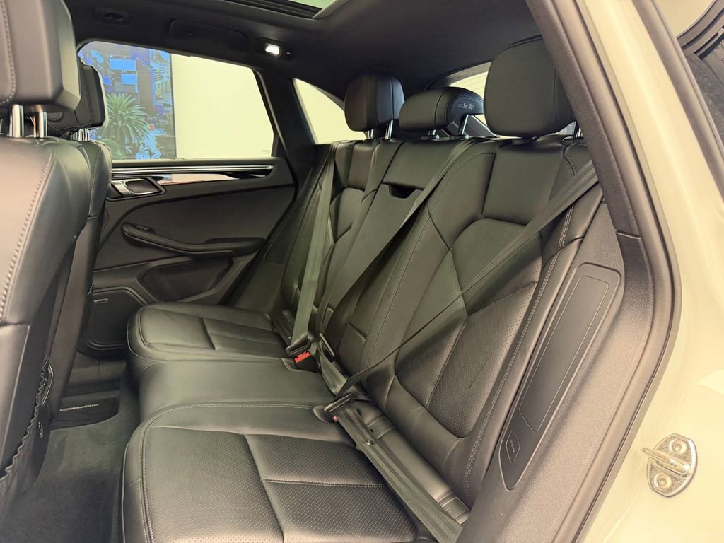 Used 2026 Porsche Macan AWD/4WD image 18