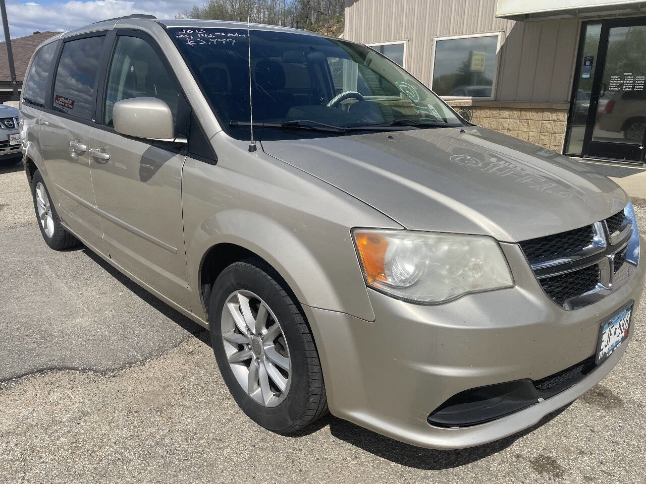 Used 2013 Dodge Grand Caravan SXT FWD image 2