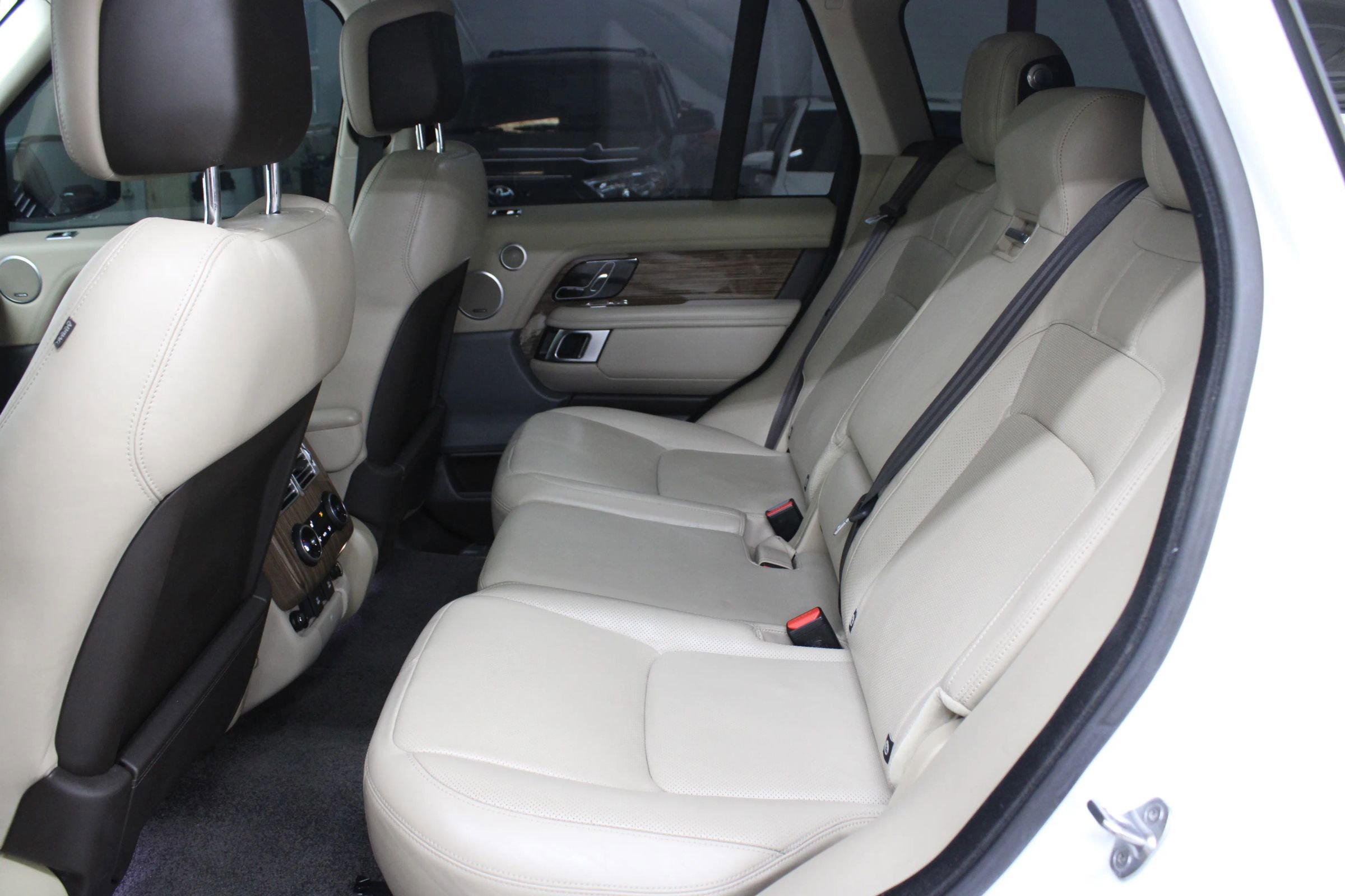 Used 2019 Land Rover Range Rover HSE image 31