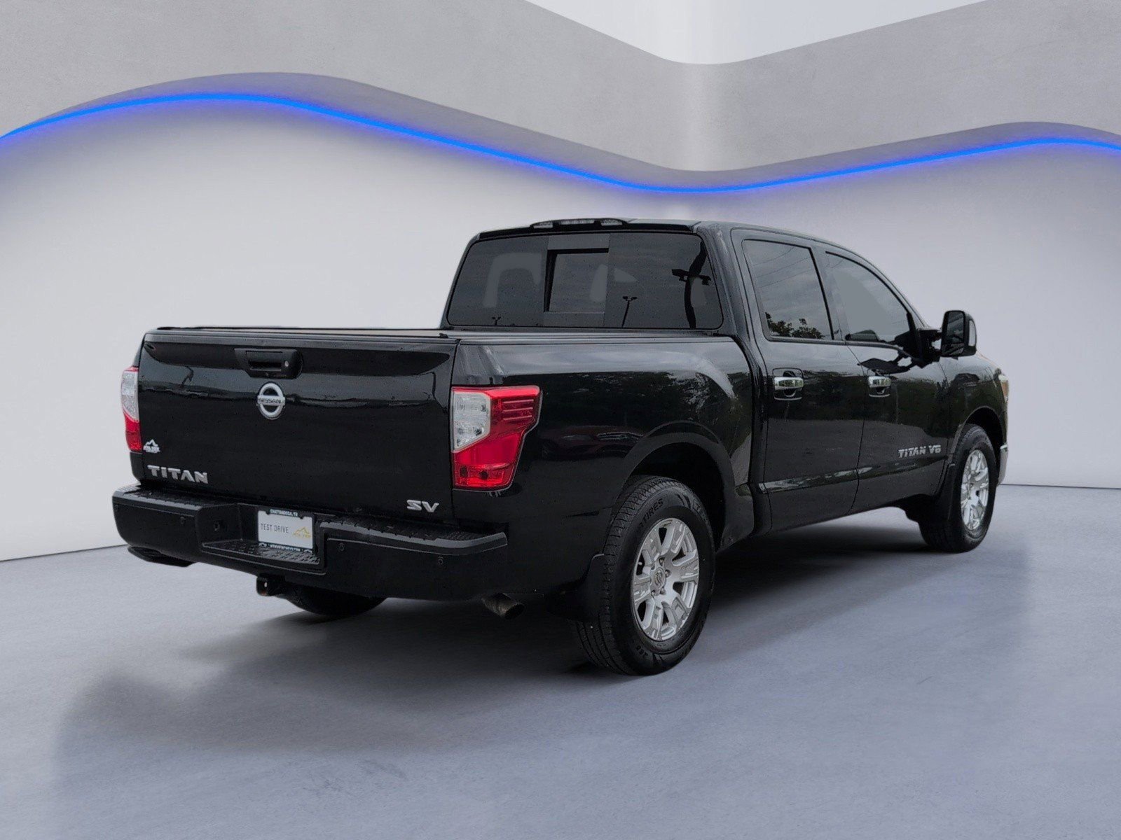 Used 2019 Nissan Titan SV w/ SV Convenience Package image 3