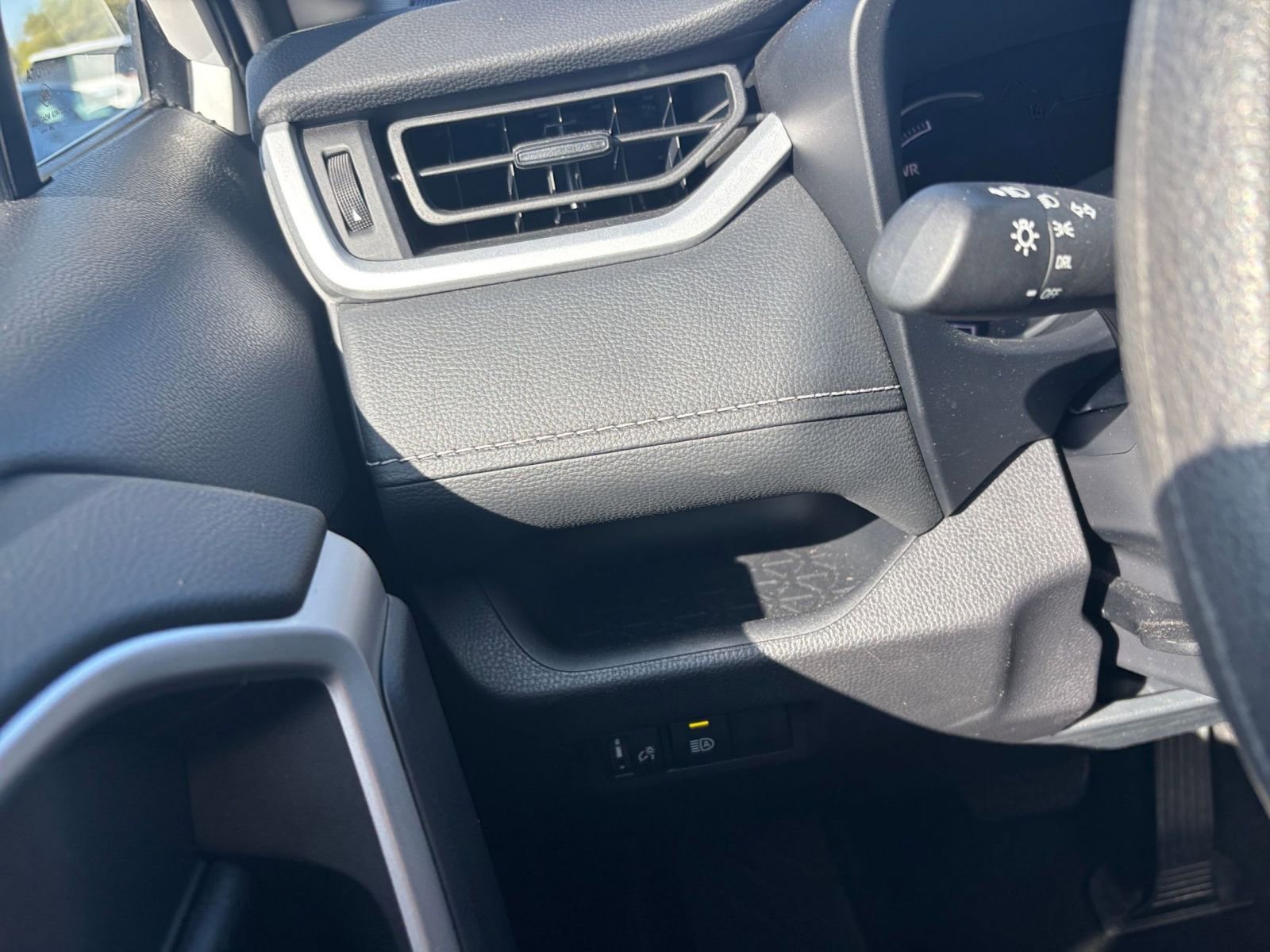 Used 2025 Toyota RAV4 LE image 33