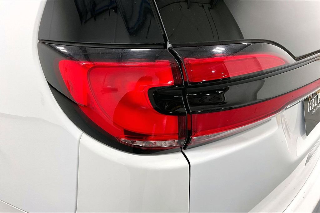 Used 2023 Chrysler Pacifica Touring-L FWD image 38