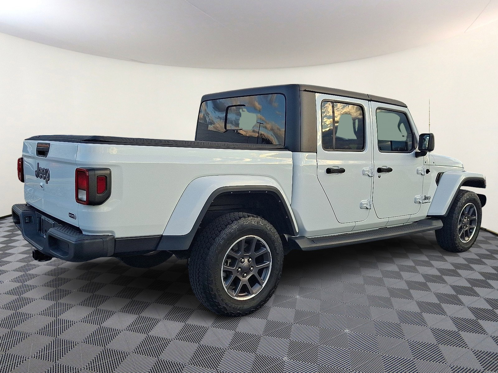 Used 2022 Jeep Gladiator Overland w/ Popular Equipment Package image 4