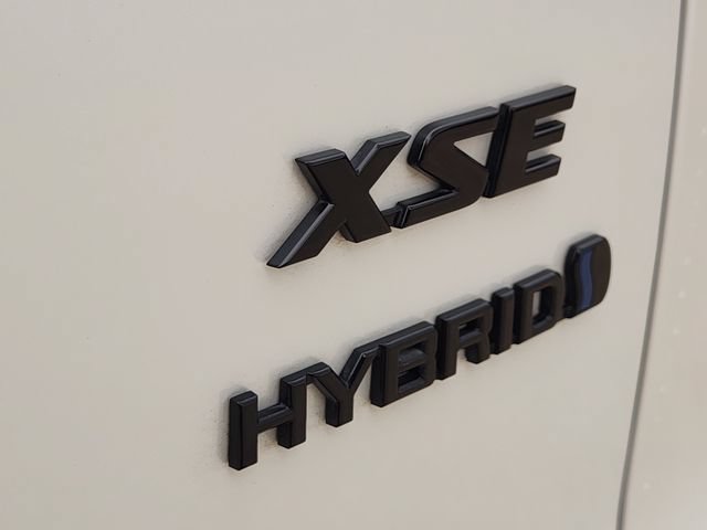Used 2023 Toyota Corolla Cross AWD Hybrid w/ Convenience Package image 7