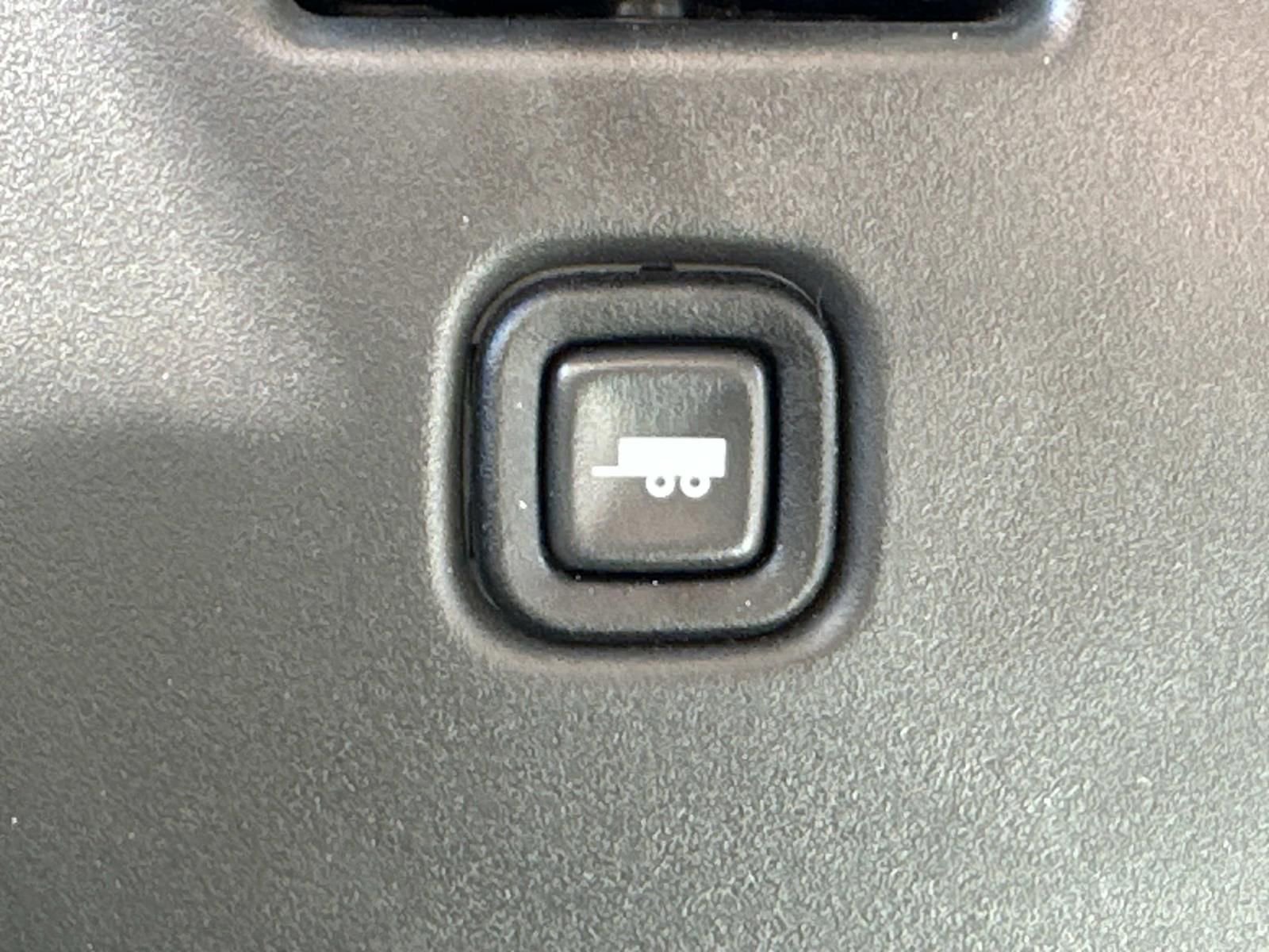 New 2025 Chevrolet Express 3500 RWD image 18