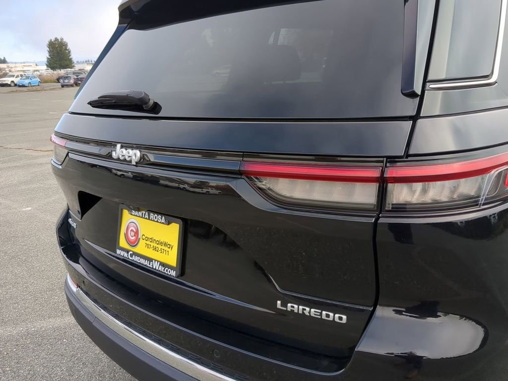Used 2024 Jeep Grand Cherokee Laredo X image 23