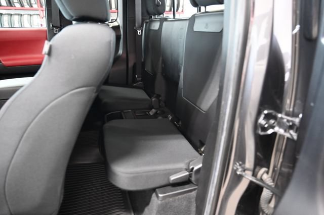 Used 2022 Toyota Tacoma SR5 AWD/4WD image 14