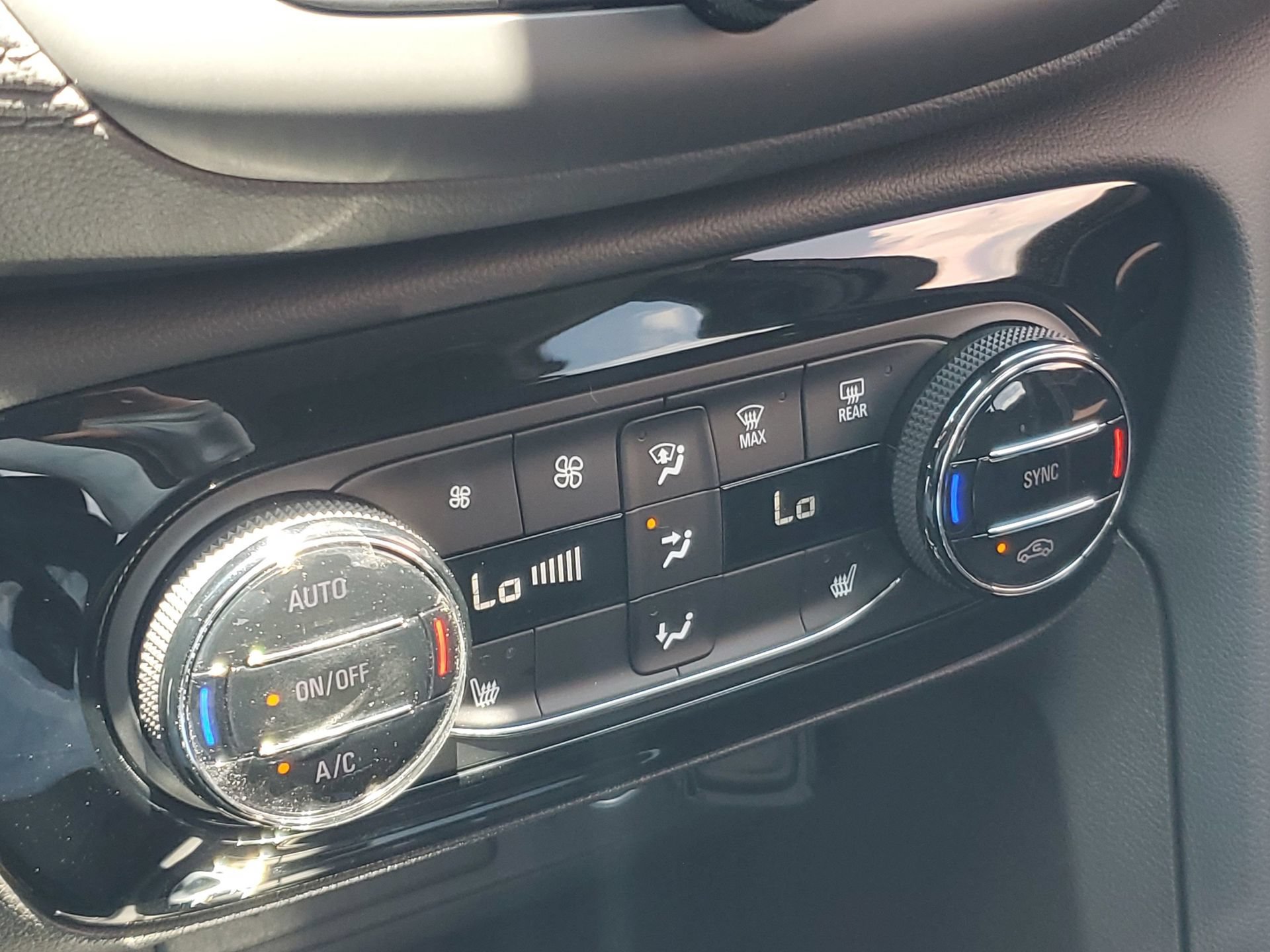 Used 2023 Buick Encore GX Select w/ Sport Touring Package FWD image 30