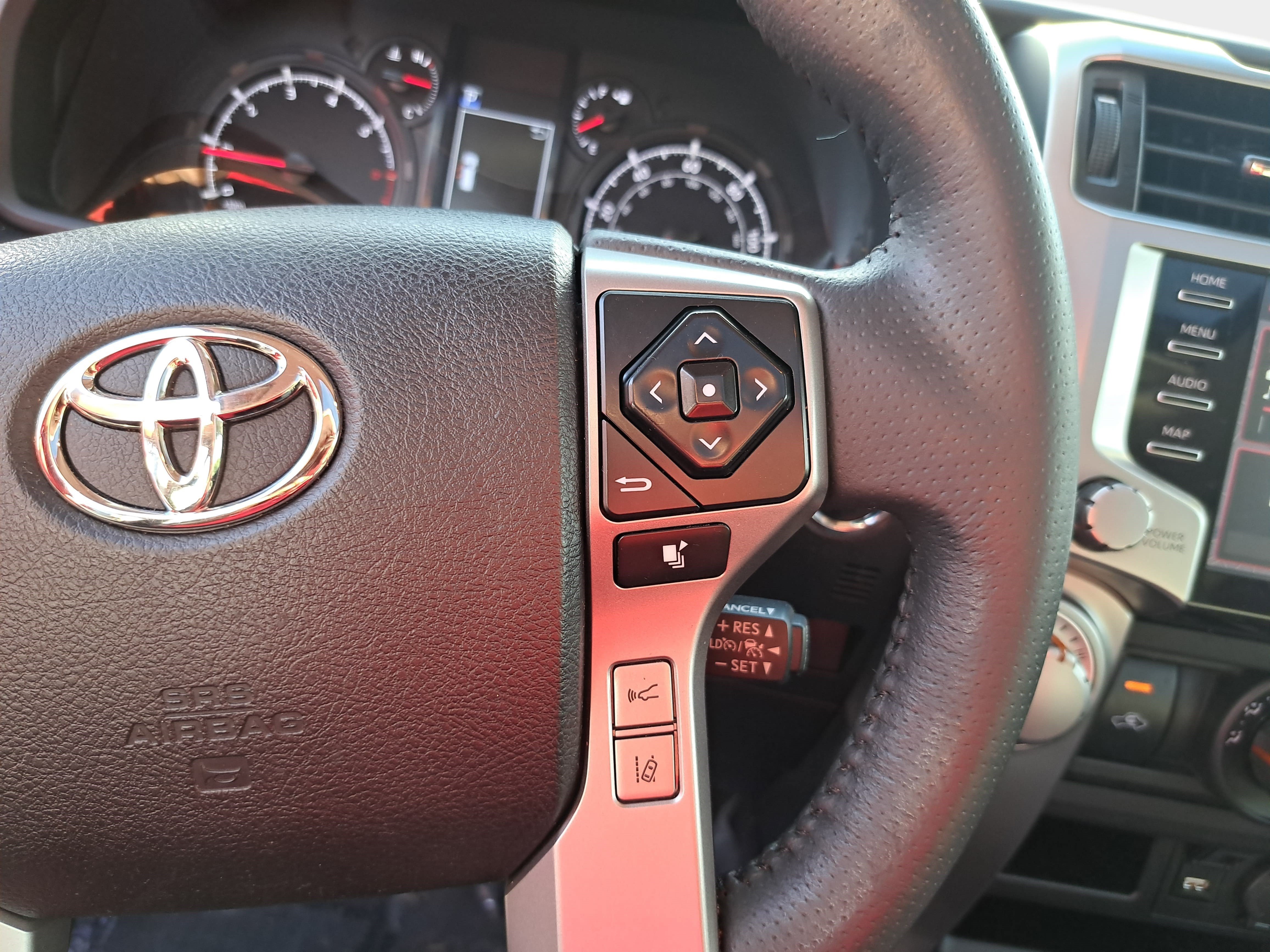 Used 2020 Toyota 4Runner SR5 Premium w/ Moonroof Package RWD image 17