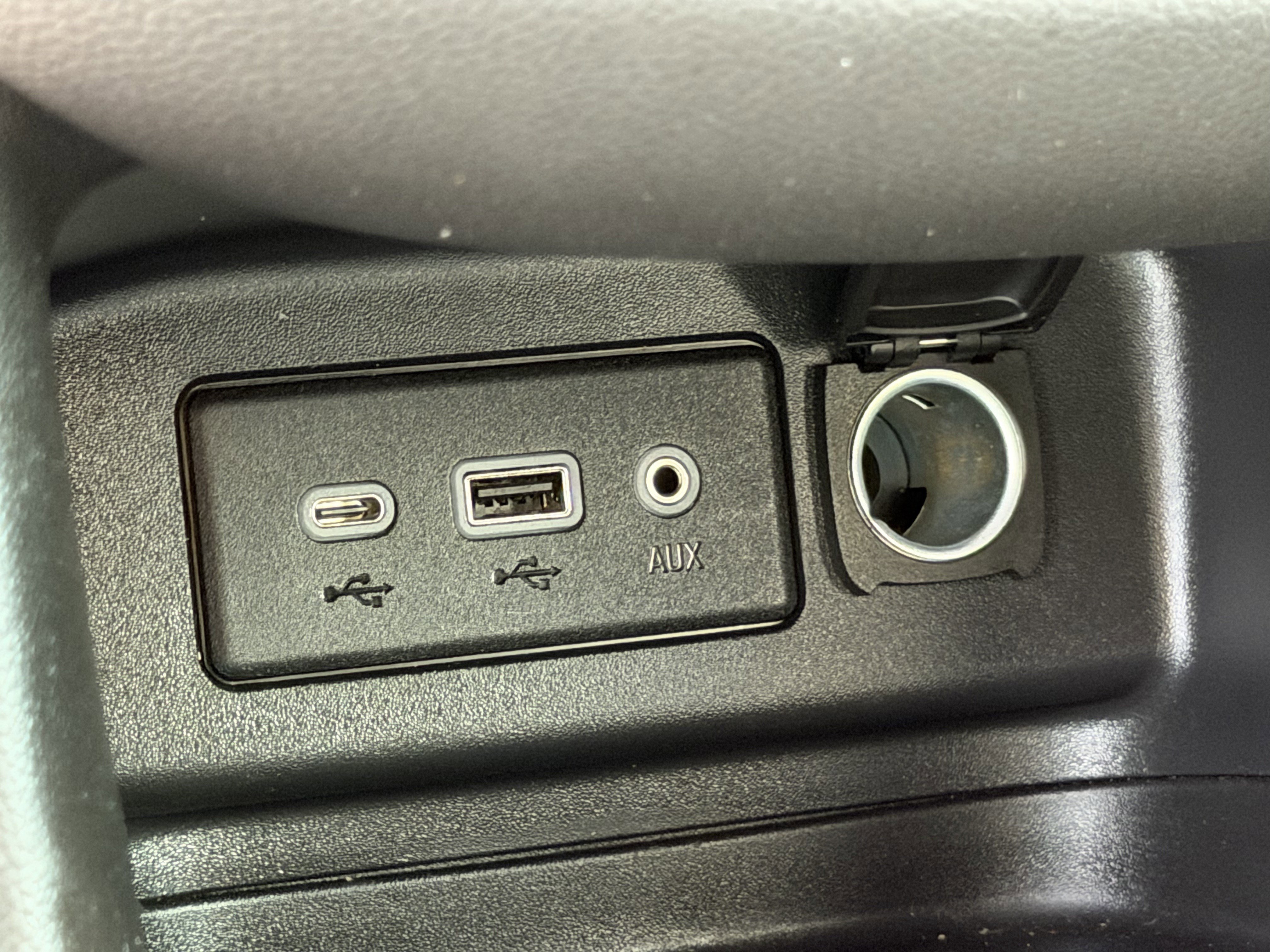 Used 2023 Chevrolet Equinox RS w/ LPO, Floor Liner Package FWD image 16