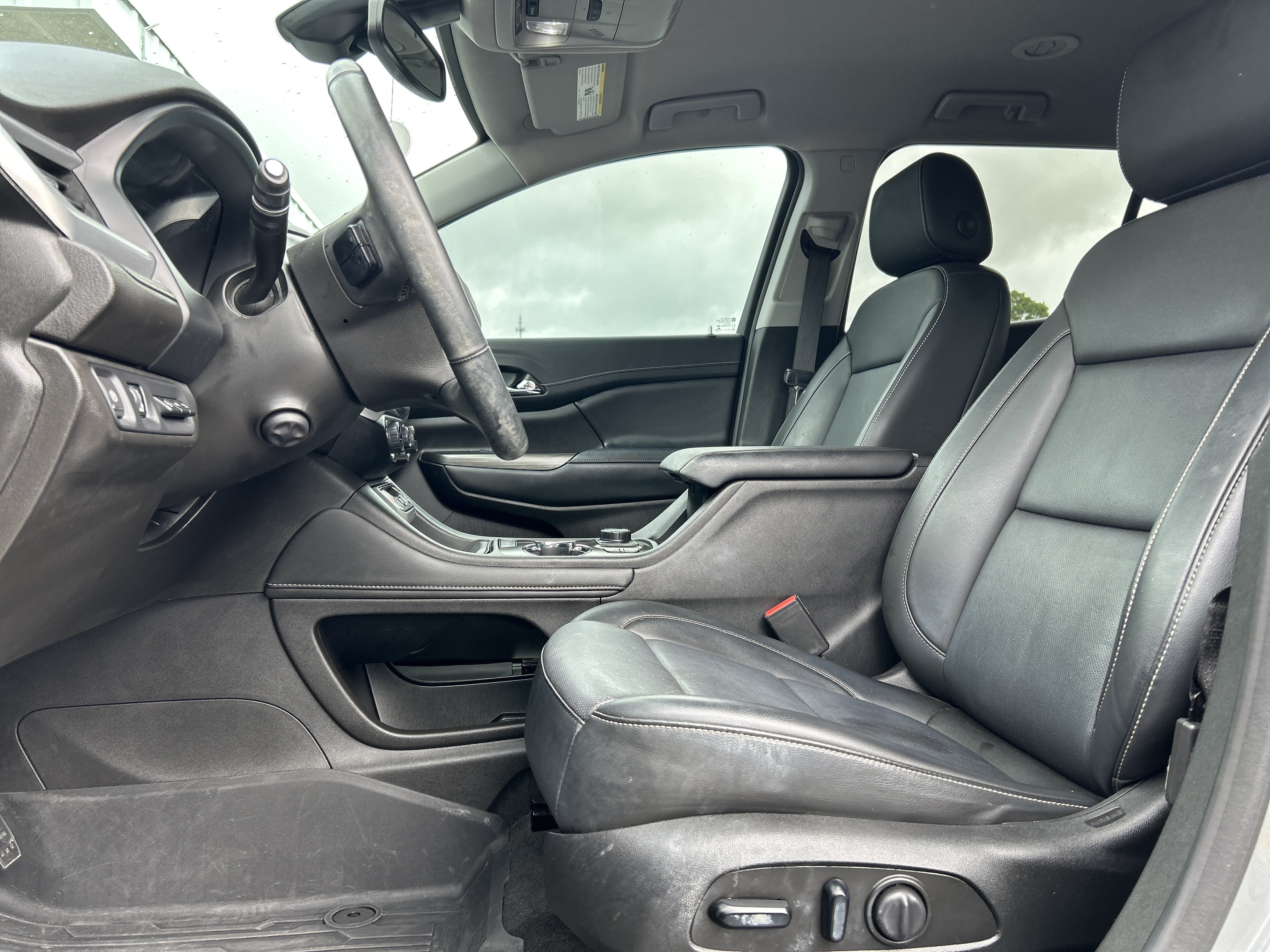 Used 2023 GMC Acadia SLT w/ Technology Package FWD image 13