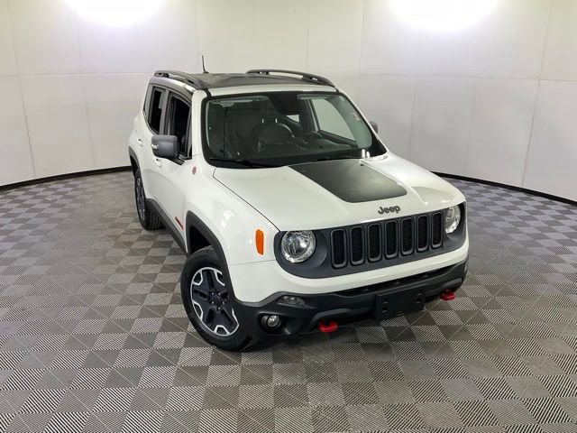 Used 2015 Jeep Renegade Trailhawk w/ Premium Leather Group image 39