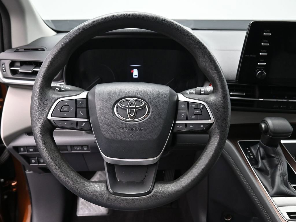 Certified 2021 Toyota Sienna LE FWD image 15