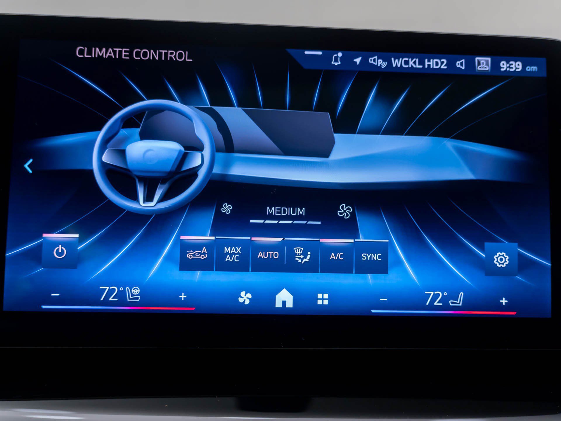 Certified 2025 BMW X2 xDrive28i AWD/4WD image 23