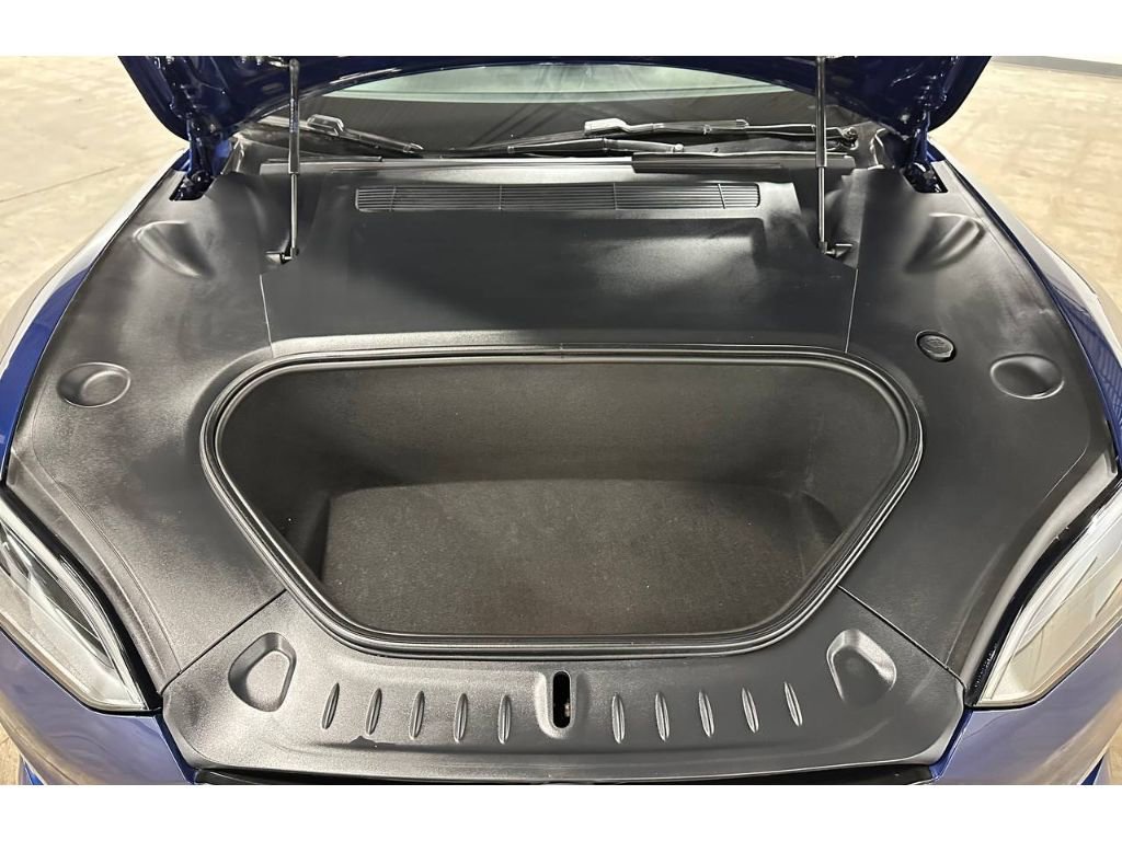 Used 2023 Tesla Model S image 4
