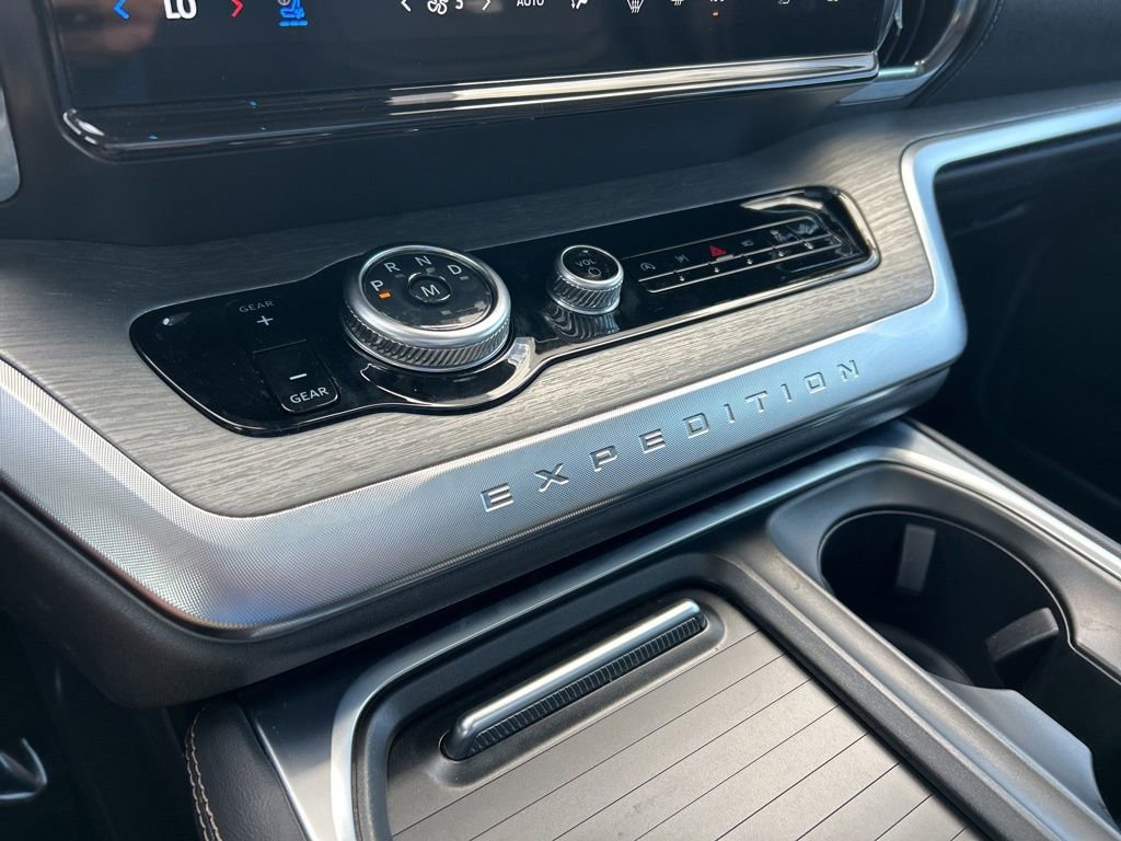 Used 2025 Ford Expedition Platinum w/ Driver's Package image 35