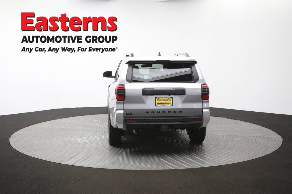 Used 2025 Toyota 4Runner SR5 AWD/4WD image 36