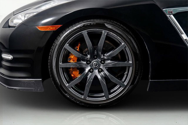 Used 2015 Nissan GT-R Premium image 8