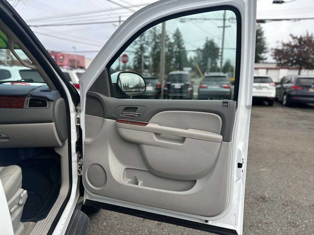 Used 2010 Chevrolet Suburban LT image 22