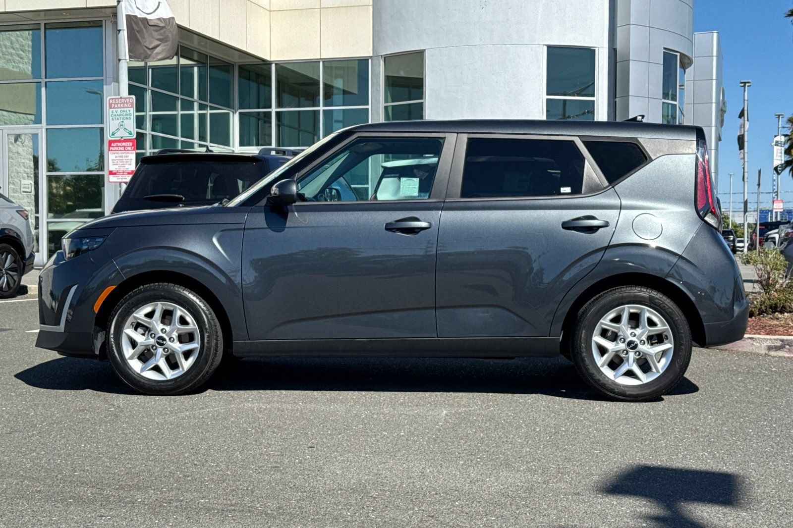 Used 2024 Kia Soul LX w/ Option Group 015 FWD image 7