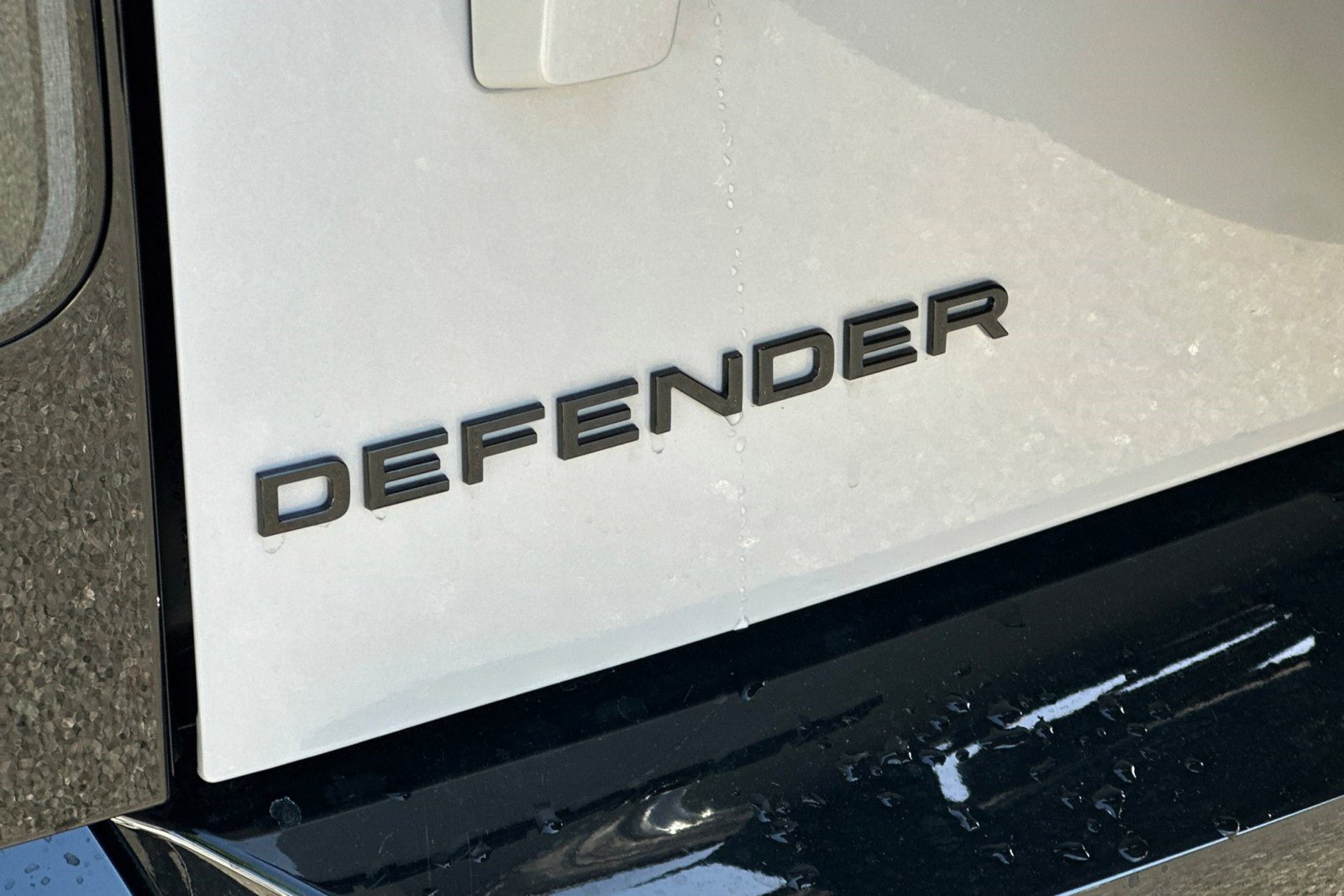 New 2026 Land Rover Defender 130 X-Dynamic SE image 14